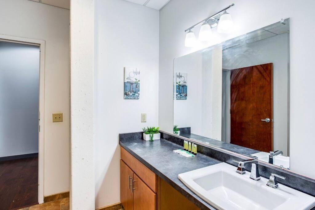 Appartement Centric Ny Style Loft W/King Bed à Rochester Extérieur photo